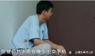 51黑料网 - 某人气小花被扒整容前后对比，网友直呼认不出